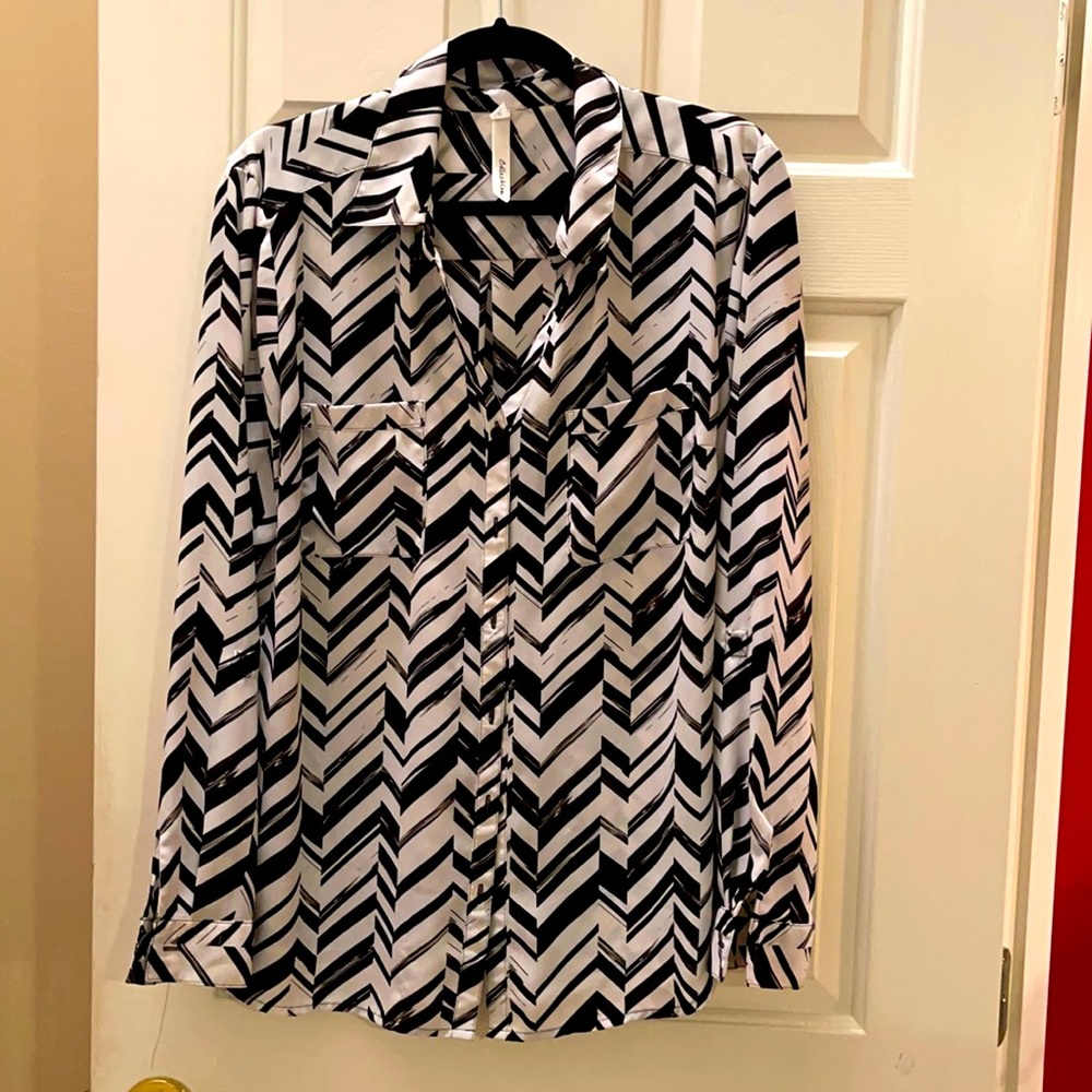 NY Collection Black and White Geometric Chevron Button-Up Blouse